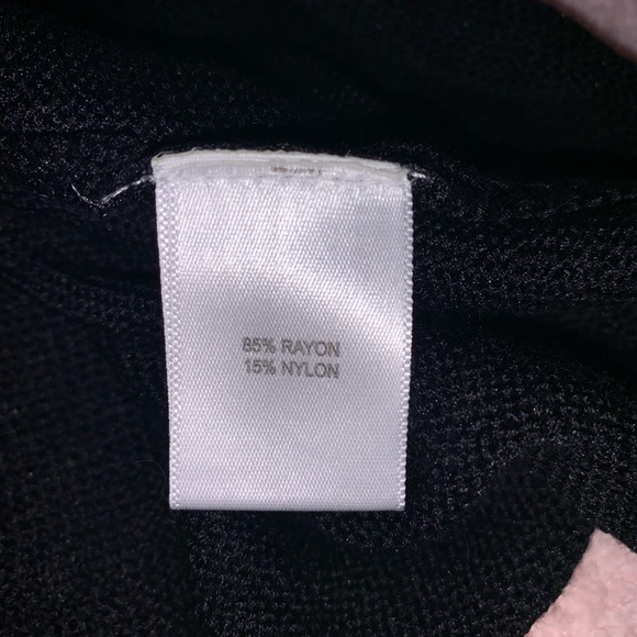 Embossed Cropped Tank Top - Picture 4 of 4